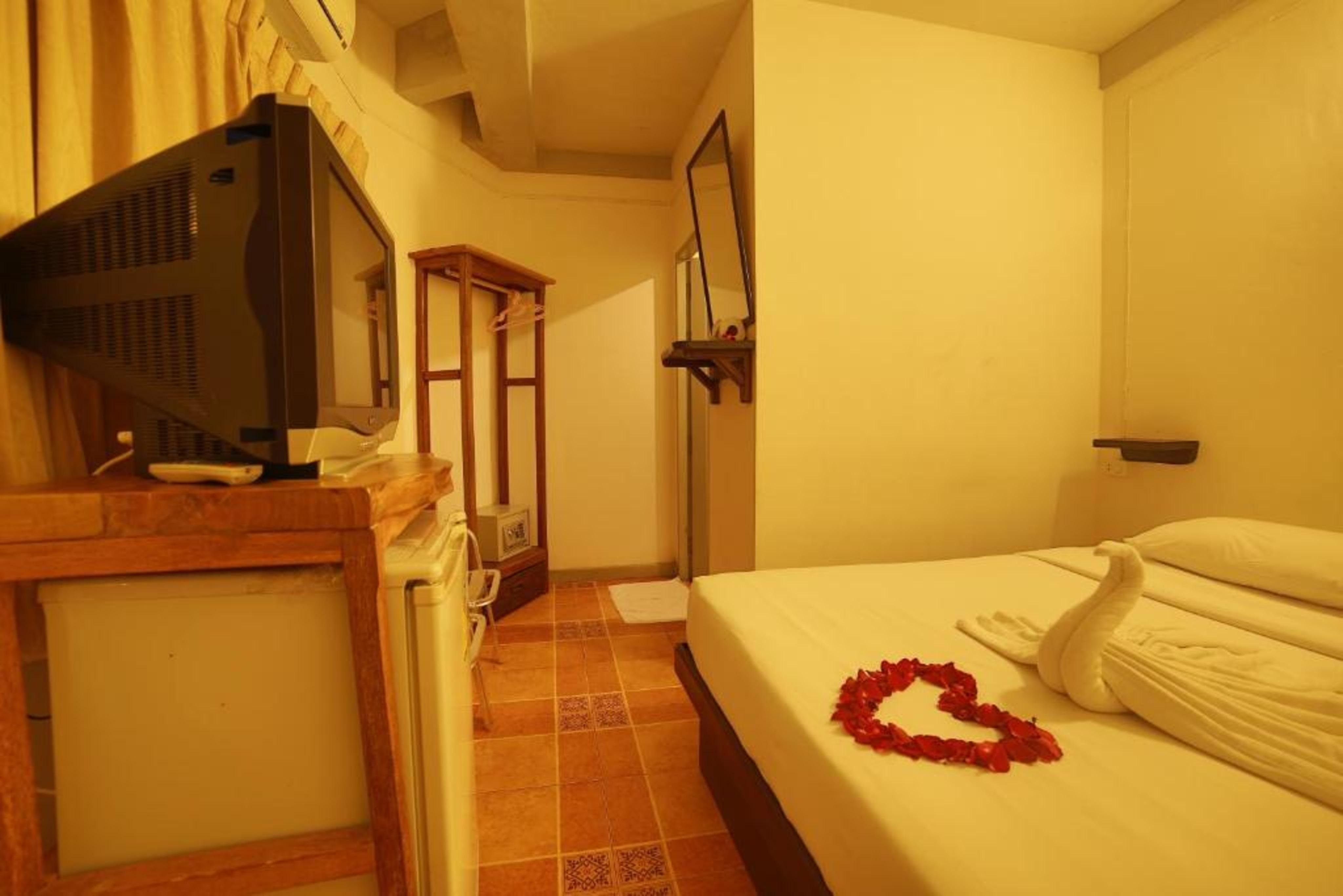 Relax Guesthouse Patong Luaran gambar